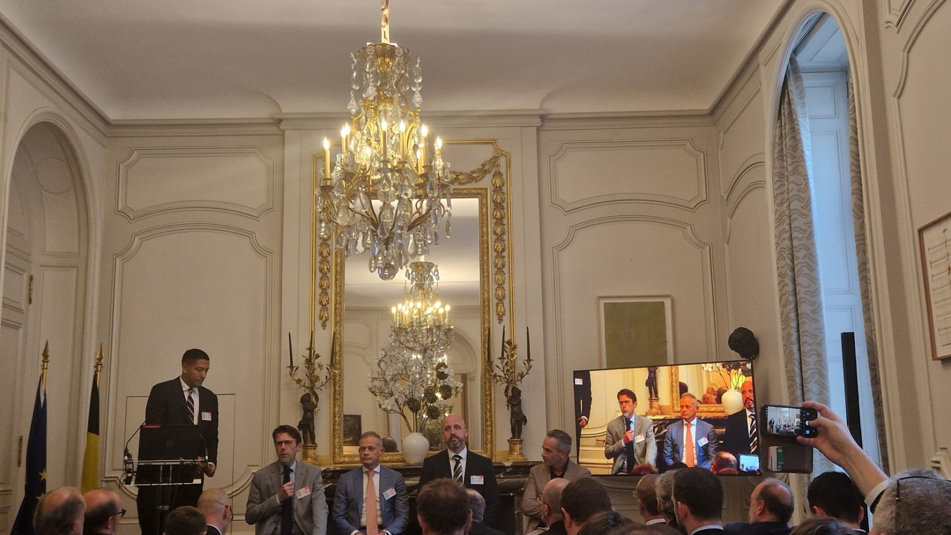 Sénat et Ambassade à Paris